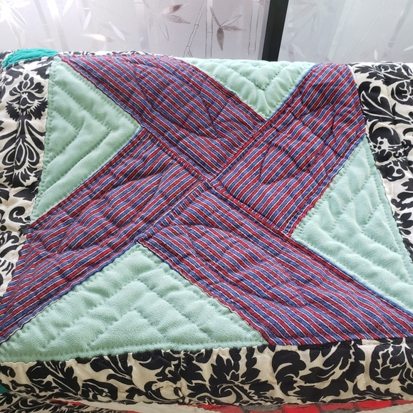 Whirlwind Vtg QUILT Hand Pieced Hand Quilted Twin 74x87 Multi Pattern & Fabric - Picture 4 of 16